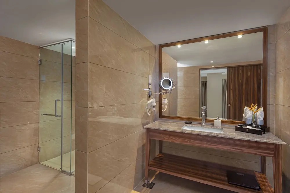 هتل گلدن کرون کندی